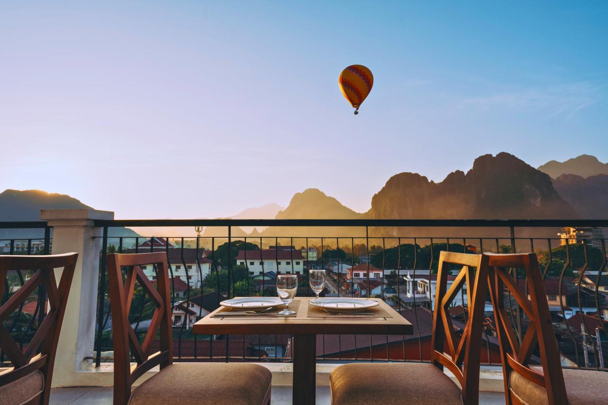 Oudomsin Vangvieng Hotel Vang Vieng Exterior foto